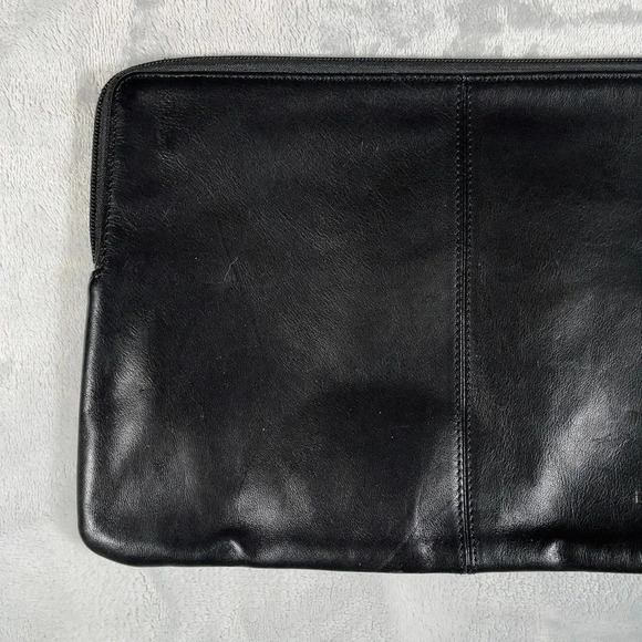 DECODED | LEATHER SLIM SLEEVE FOR  IPAD 11" - Picture 3 of 10